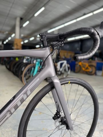 Käytetty BMC Roadmachine FIVE Carbon 2025 Road & Gravel — kuva 6 / 12
