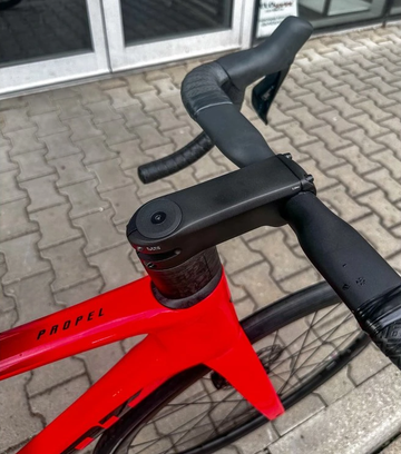 Giant Defy Advanced 2 2024 2024 Road & Gravel d'occasion — image 3 sur 3