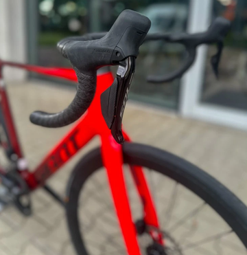 Giant Defy Advanced 2 2024 2024 Road & Gravel d'occasion — image 2 sur 3