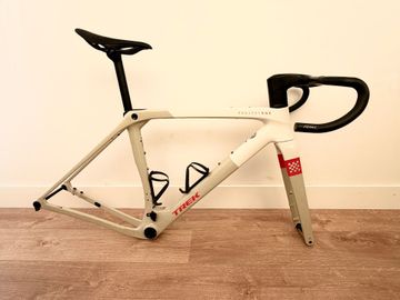 Trek Checkmate SLR 9 AXS 2026 Frameset 2026 Road & Gravel usato, Bianco — immagine 1 di 13