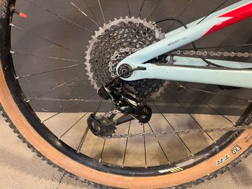 Używany Trek Top Fuel 9.8 SL 2016 2016 Mountainbike — zdjęcie 4 z 6