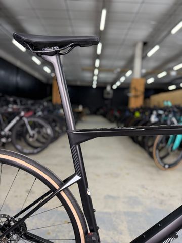 Used BMC Roadmachine FOUR 2024 2024 Road & Gravel, Black — image 7 of 12