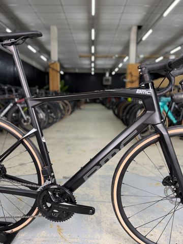 Used BMC Roadmachine FOUR 2024 2024 Road & Gravel, Black — image 11 of 12