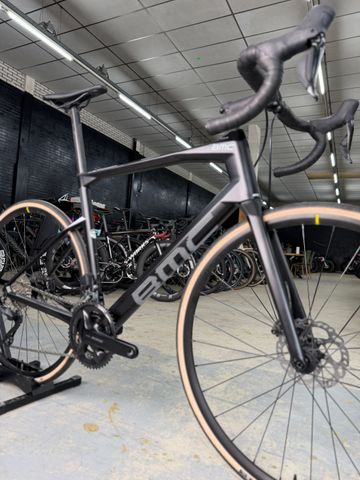Used BMC Roadmachine FOUR 2024 2024 Road & Gravel, Black — image 4 of 12
