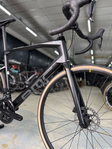 Used BMC Roadmachine FOUR 2024 2024 Road & Gravel, Black — image 5 of 12