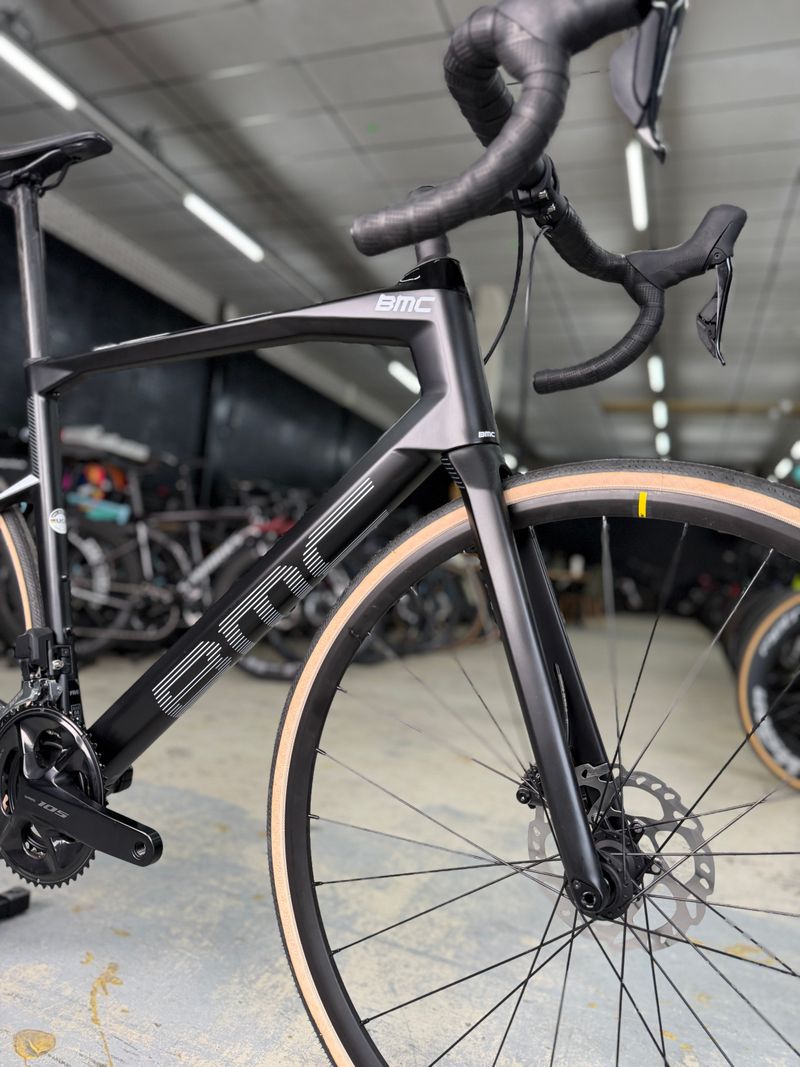 Used BMC Roadmachine FOUR 2024 2024 Road & Gravel, Black — image 5 of 12