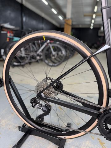 Used BMC Roadmachine FOUR 2024 2024 Road & Gravel, Black — image 8 of 12