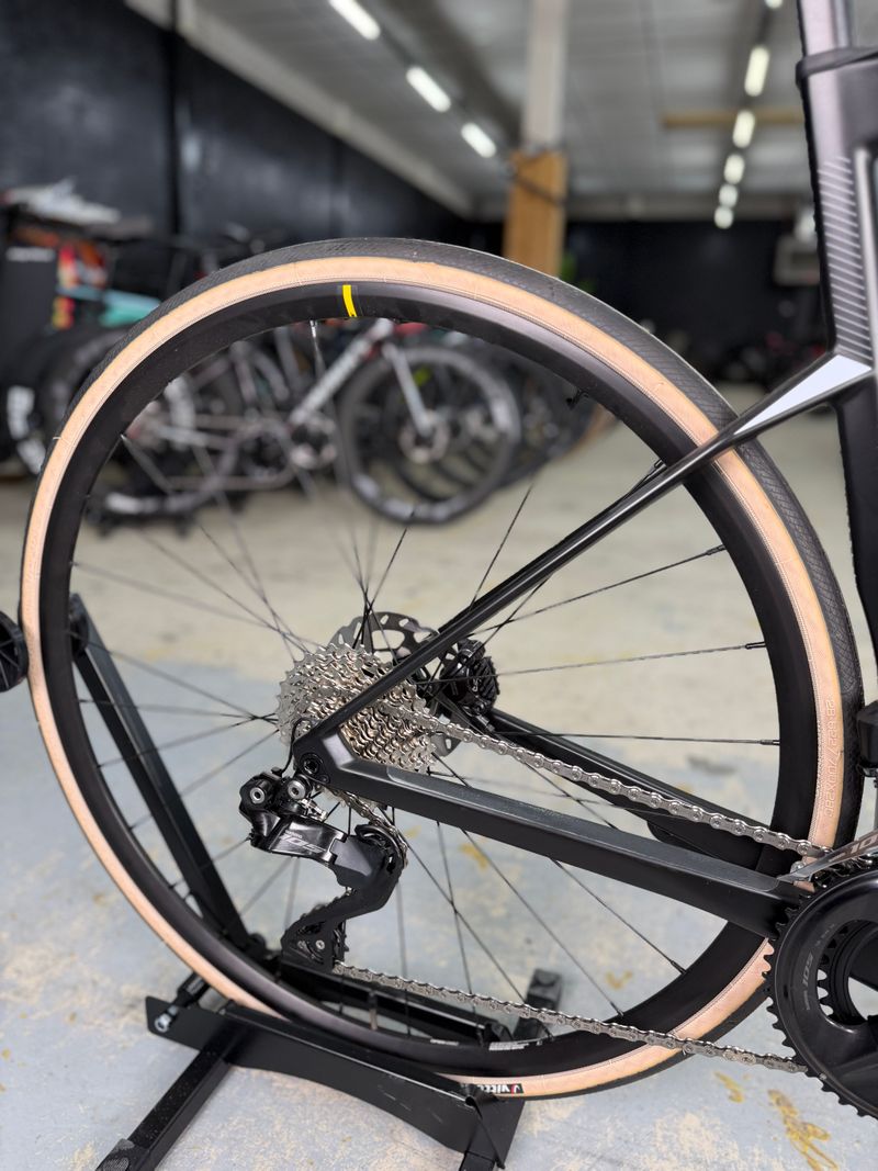 Used BMC Roadmachine FOUR 2024 2024 Road & Gravel, Black — image 8 of 12