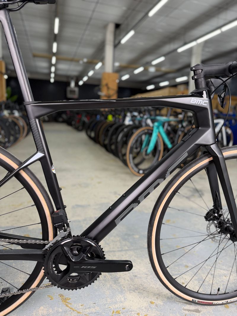 Used BMC Roadmachine FOUR 2024 2024 Road & Gravel, Black — image 10 of 12