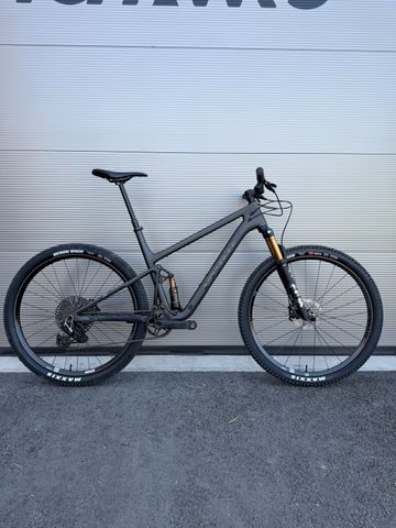 Tweedehands Pivot MACH 4 SL Pro X0 Eagle Transmission w/ Carbon Wheels 2025 2025 MTB