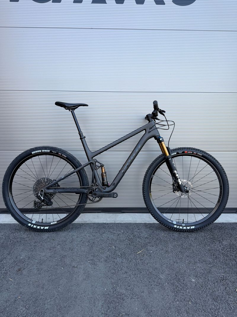 Tweedehands Pivot MACH 4 SL Pro X0 Eagle Transmission w/ Carbon Wheels 2025 2025 MTB