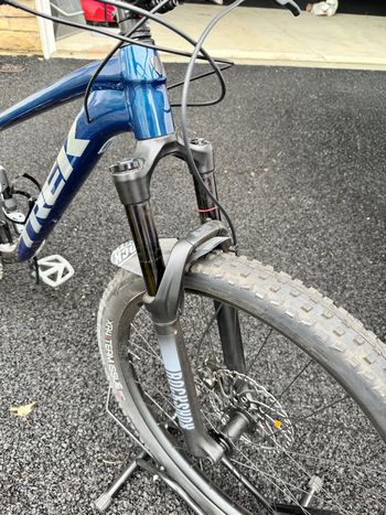 Used Trek Roscoe 8 2023 2023 Mountainbike, Blue, 27.5, 29 — image 5 of 7