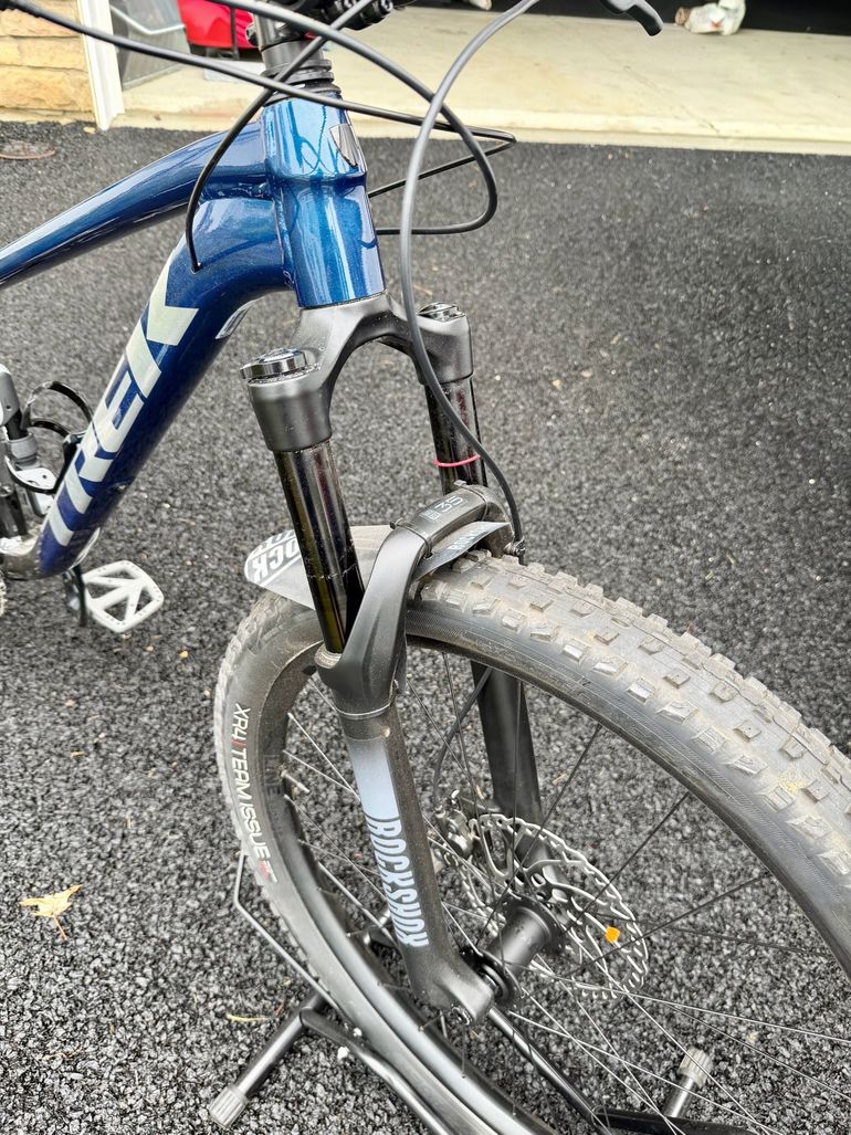 Used Trek Roscoe 8 2023 2023 Mountainbike, Blue, 27.5, 29 — image 5 of 7