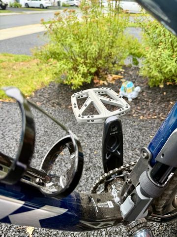 Used Trek Roscoe 8 2023 2023 Mountainbike, Blue, 27.5, 29 — image 6 of 7