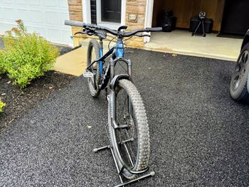 Used Trek Roscoe 8 2023 2023 Mountainbike, Blue, 27.5, 29 — image 3 of 7