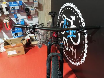 Used Trek Procaliber 9.8 2023 2023 Mountainbike, Red, 29 — image 5 of 12