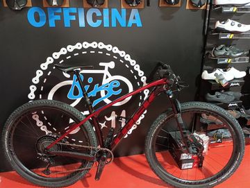 Used Trek Procaliber 9.8 2023 2023 Mountainbike, Red, 29 — image 1 of 12