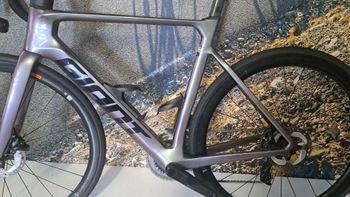 Giant Propel Advanced 1 2023 2023 Road & Gravel usato, Grigio chiaro — immagine 2 di 9