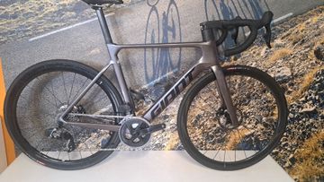 Gebrauchtes Giant Propel Advanced 1 2023 2023 Road & Gravel, Hellgrau — Bild 1 von 9