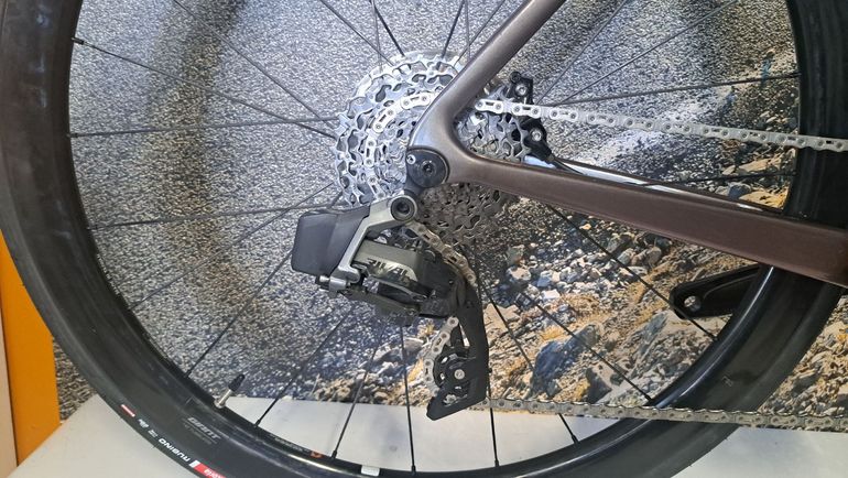 Giant Propel Advanced 1 2023 2023 Road & Gravel usato, Grigio chiaro — immagine 8 di 9