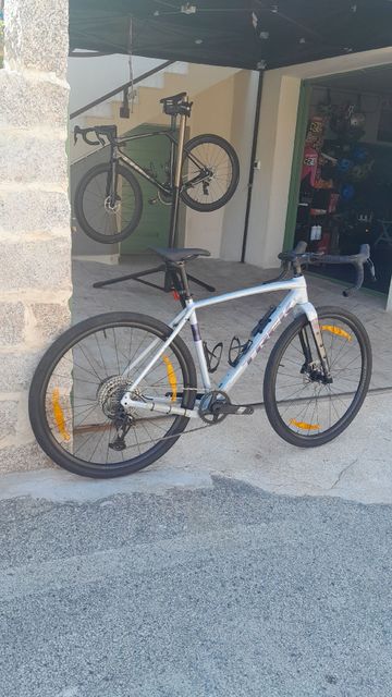 Trek Checkpoint ALR5 2025 Road & Gravel usato