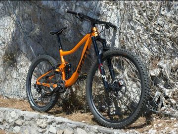 Used Giant Trance Shimano Deore XT 2019 Mountainbike, Black — image 1 of 3