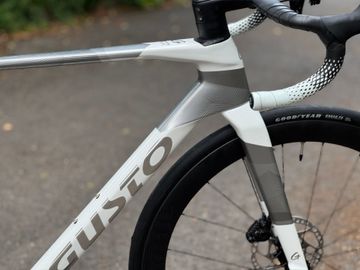 Used Gusto Custom Shimano 105 Di2 2026 Road & Gravel, White — image 2 of 15