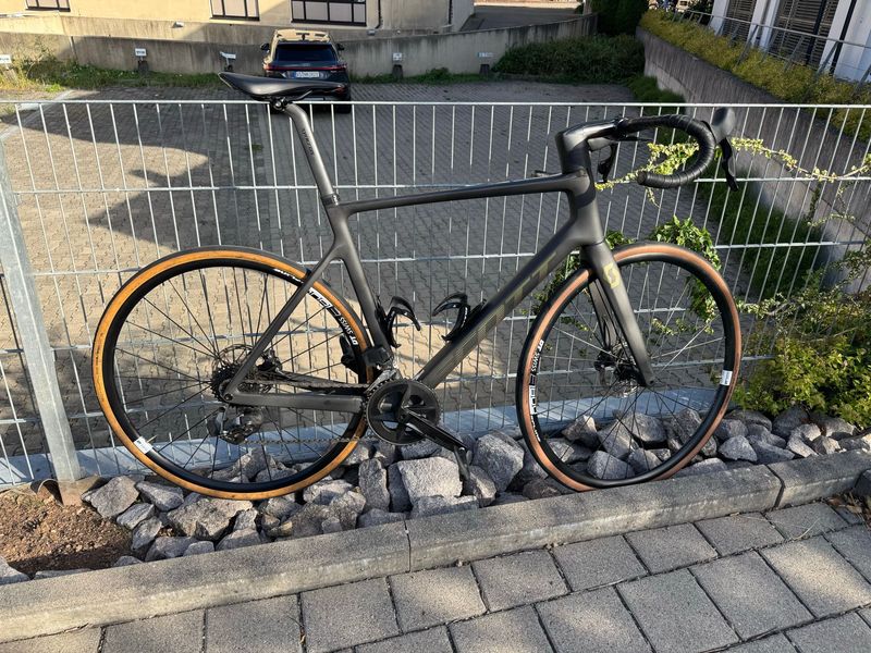 Scott Addict SRAM Rival eTap AXS 2022 Road & Gravel d'occasion