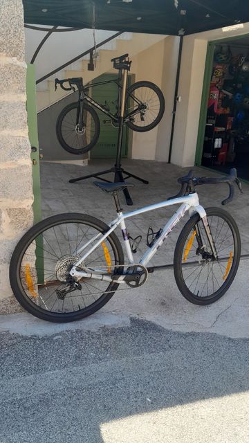 Trek Checkpoint ALR 5 2025 Road & Gravel usato