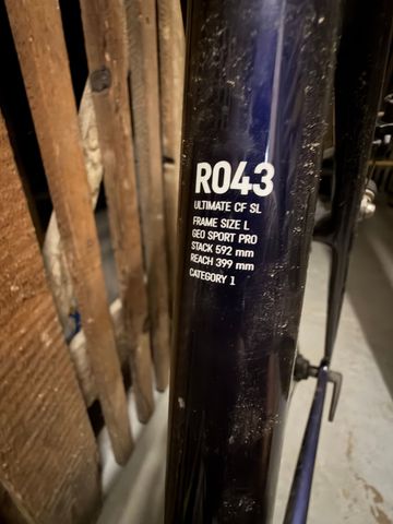 Tweedehands Canyon Ultimate CF SL 8.0 2020 2020 Road & Gravel — afbeelding 3 van 5