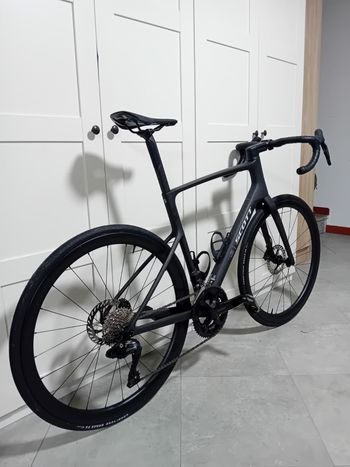 Brugt Scott Addict Shimano 105 Di2 2026 Road & Gravel — billede 7 af 13