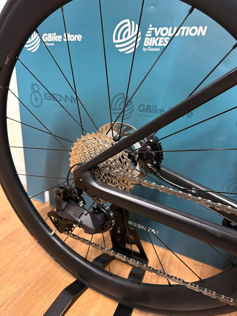 Colnago V4Rs Team UAE Emirates 2024 Road & Gravel usato, Nero — immagine 3 di 11