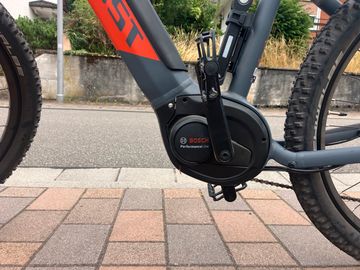 Used Ghost E-Teru Essential 500 Wh 2022 Mountainbike, Light Gray — image 10 of 17