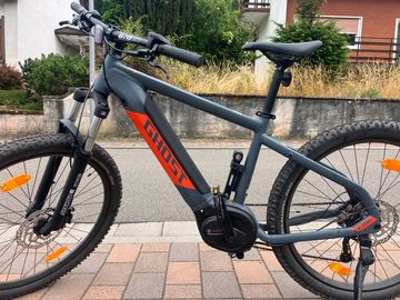 Used Ghost E-Teru Essential 500 Wh 2022 Mountainbike, Light Gray — image 9 of 17