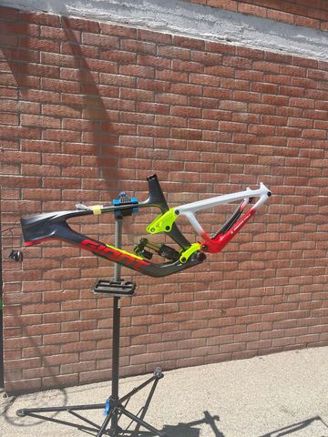 Used Giant Reign Advanced 1 2024 Frameset 2024 Mountainbike, Red, 29 — image 1 of 7