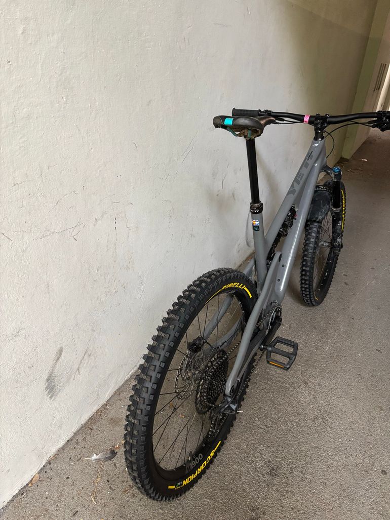 Brugt Yeti SB140 LR C2 2023 2023 Mountainbike — billede 3 af 9
