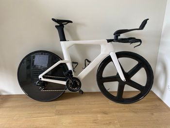 Używany Velobuild Custom SRAM Force eTap AXS 2024 Road & Gravel