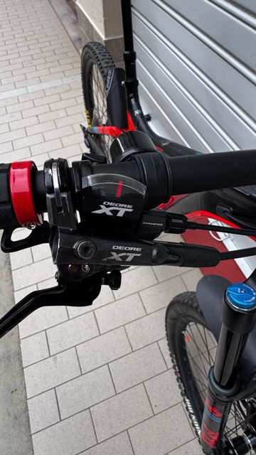 Used Giant Reign SX 2017 2017 Mountainbike, Red — image 9 of 14