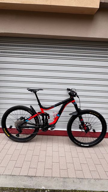 Used Giant Reign SX 2017 2017 Mountainbike, Red — image 1 of 14