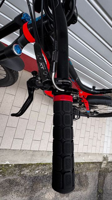 Used Giant Reign SX 2017 2017 Mountainbike, Red — image 10 of 14