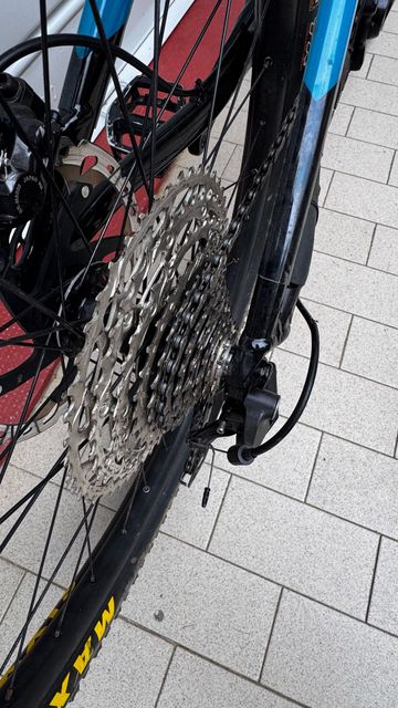 Used Giant Reign SX 2017 2017 Mountainbike, Red — image 6 of 14