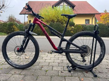 Tweedehands Canyon Neuron CF 8 2025 2025 Mountainbike — afbeelding 1 van 8