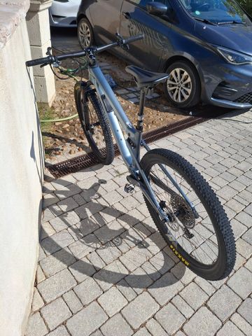 Gebrauchtes Canyon Lux Trail CF 9 2024 2024 Mountainbike, Blau, 29 — Bild 2 von 5
