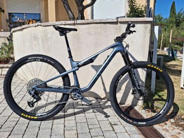 Gebrauchtes Canyon Lux Trail CF 9 2024 2024 MTB