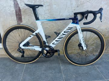 Gebrauchtes Canyon Aeroad CFR Disc Di2 2023 2023 Road & Gravel, Weiß — Bild 1 von 3