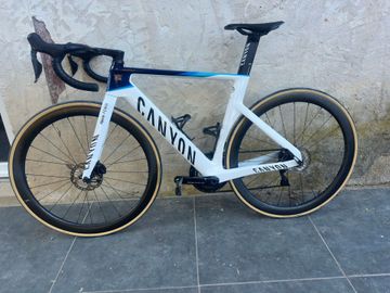 Gebrauchtes Canyon Aeroad CFR Disc Di2 2023 2023 Road & Gravel, Weiß — Bild 2 von 3