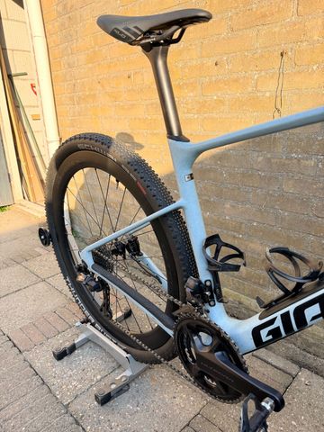 Tweedehands Giant Revolt Shimano Ultegra Di2 2026 Road & Gravel — afbeelding 3 van 5