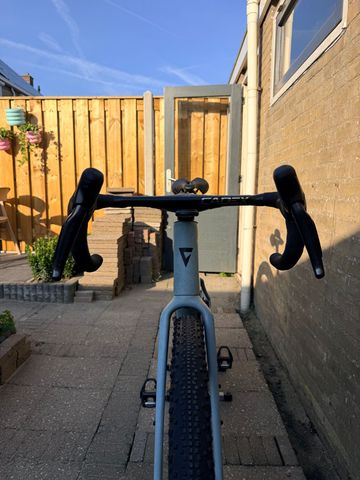 Tweedehands Giant Revolt Shimano Ultegra Di2 2026 Road & Gravel — afbeelding 2 van 5