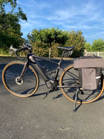 Używany Giant Revolt E+, Pro 2021 2021 Road & Gravel — zdjęcie 2 z 4