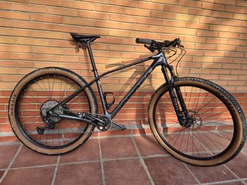 Gebrauchtes Orbea Alma Shimano Deore XT 2022 Mountainbike, Hellgrau — Bild 1 von 13